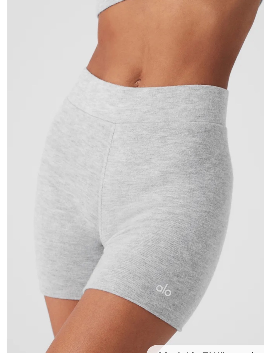 ALO Lux High-Waist Me Time Yoga Short in gray